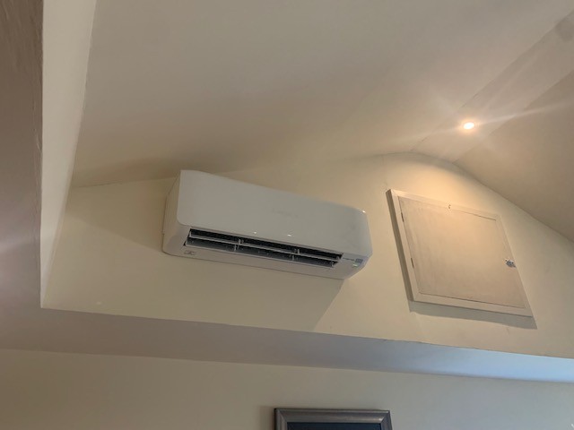 Wall mounted air con unit in situ
